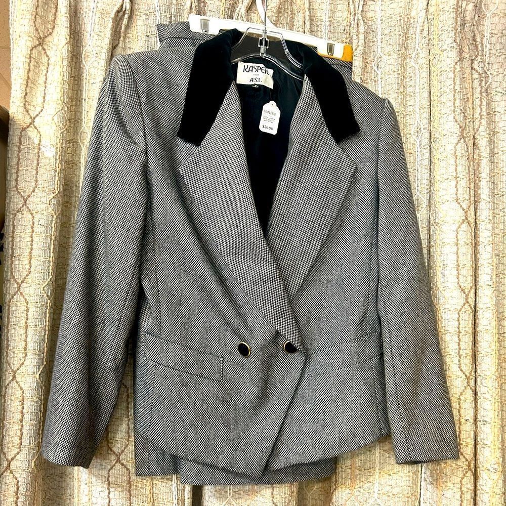 🛍️ 🎈Kasper Ladies 8 black, gray with skirt suit set